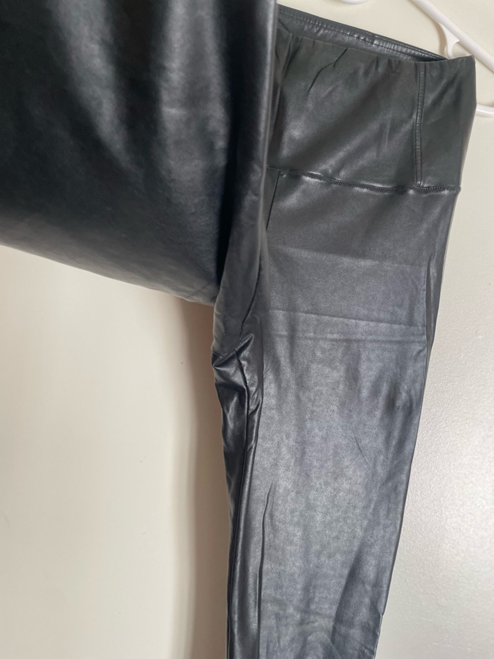 Aritzia Wilfred Daria Women's Black Faux Leather Pants SIZE M - Picture 7 of 7